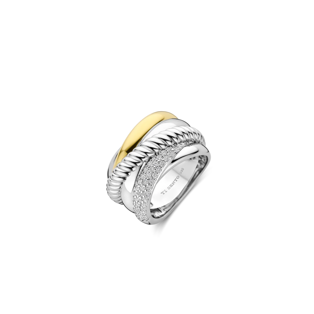 Anillo de plata bañada en oro amarillo con zirconia blanca