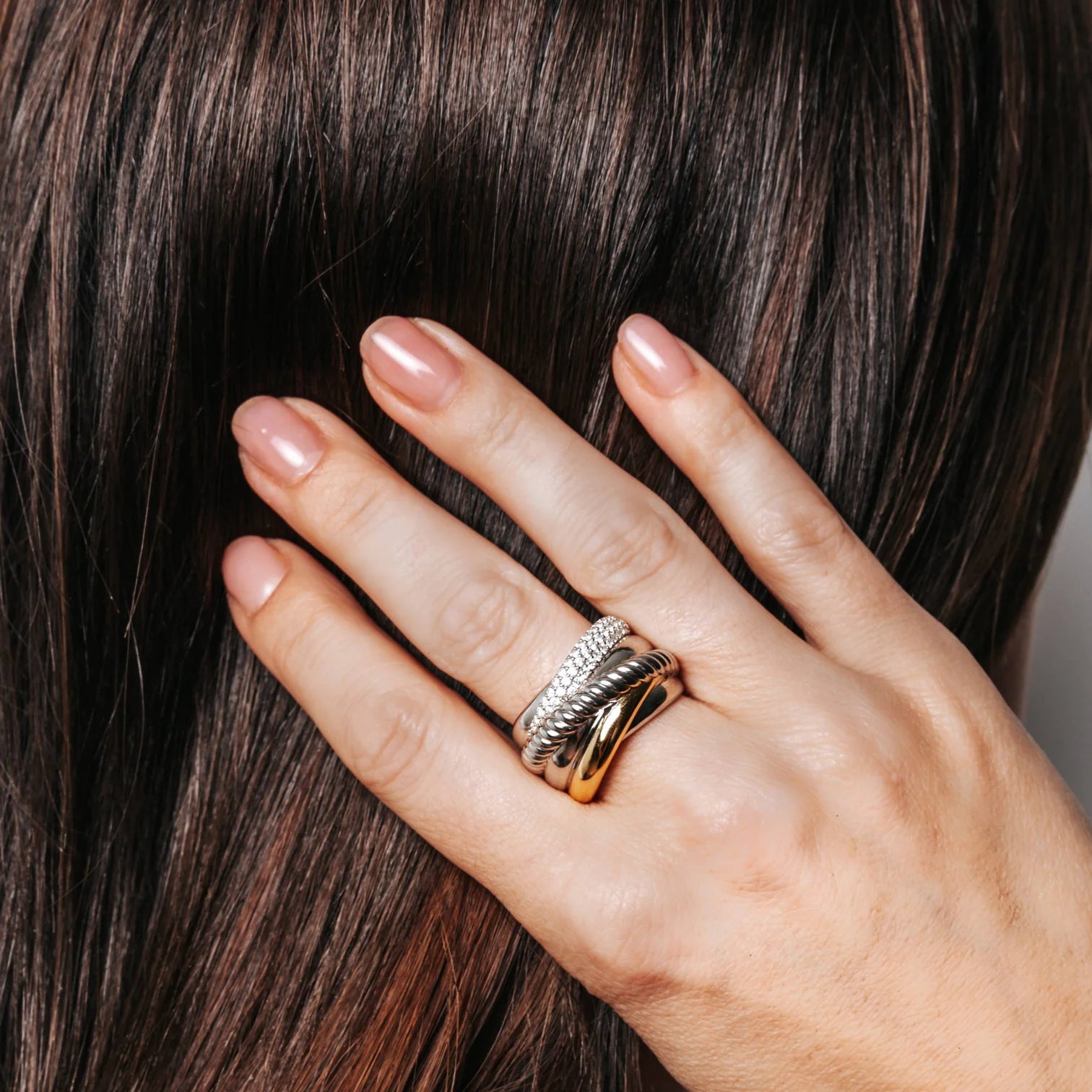 Anillo de plata bañada en oro amarillo con zirconia blanca