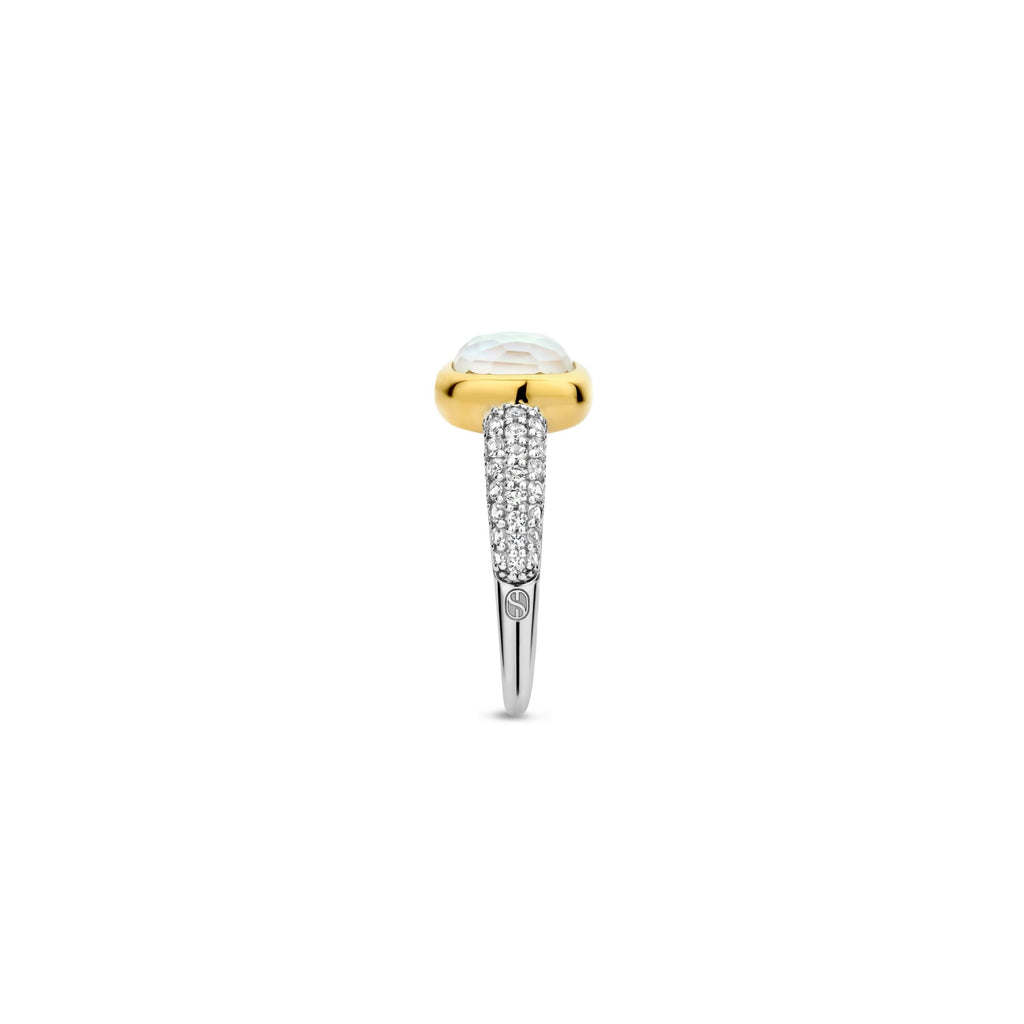 Anillo de plata dorada con nácar y zirconia