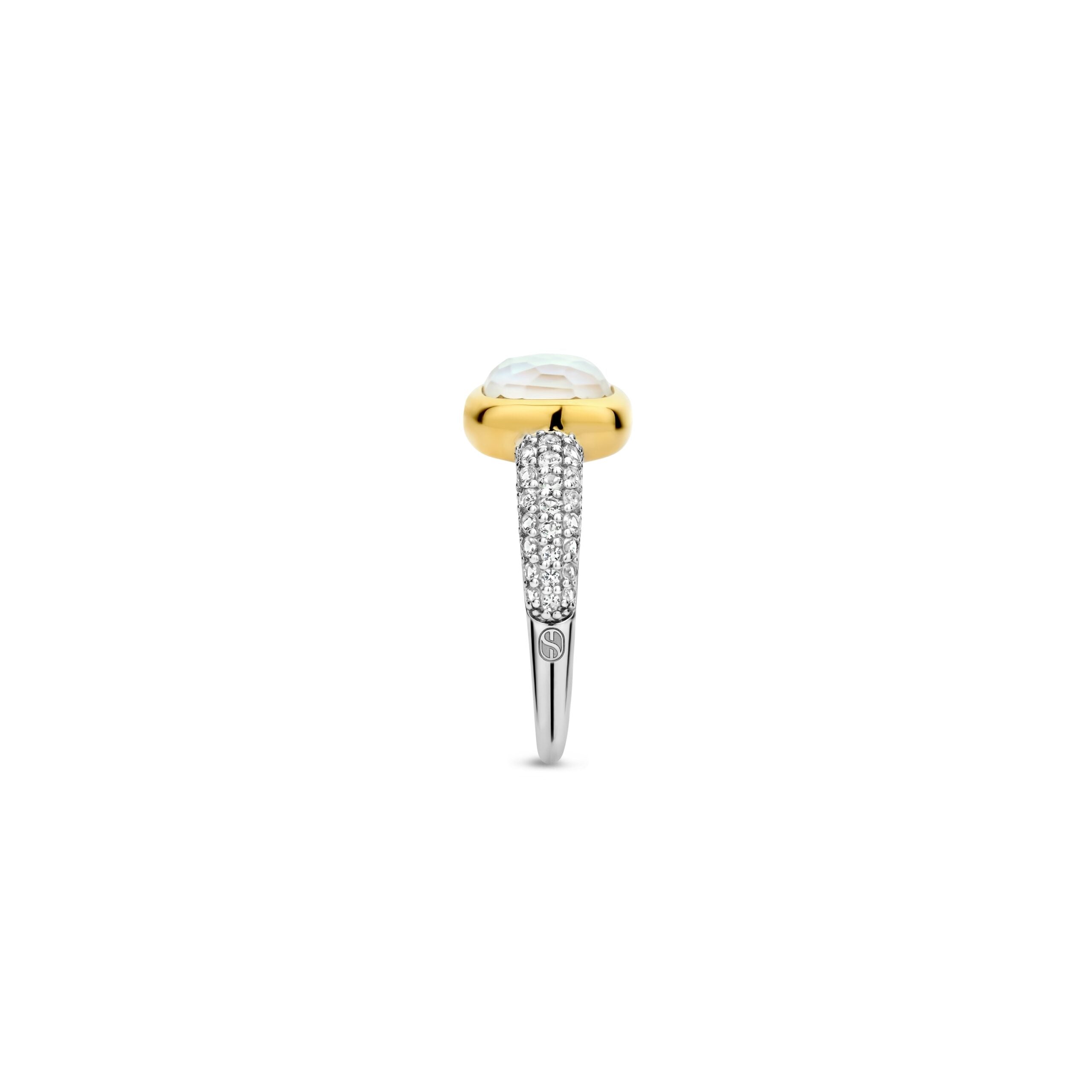 Anillo de plata dorada con nácar y zirconia