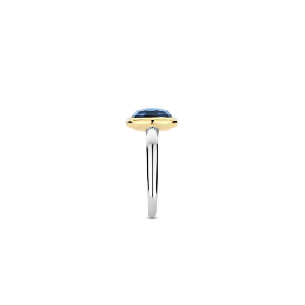 Anillo de plata bañada en oro con piedra azul