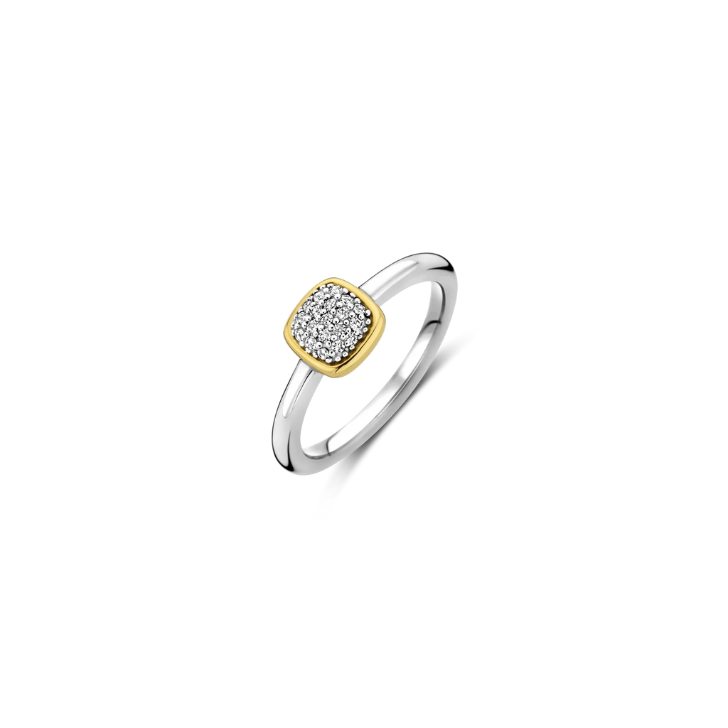 Anillo geométrico de plata bañada en oro amarillo con zirconia blanca