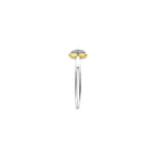 Anillo geométrico de plata bañada en oro amarillo con zirconia blanca