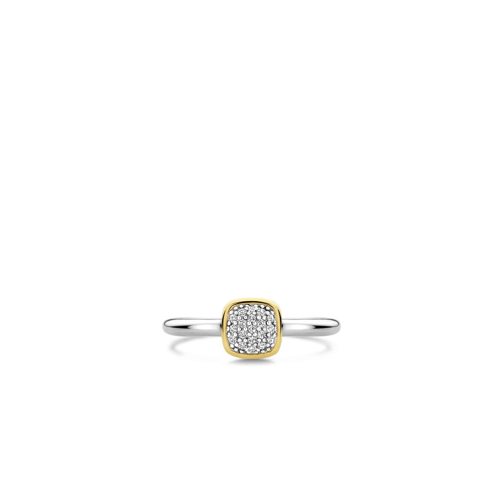 Anillo geométrico de plata bañada en oro amarillo con zirconia blanca