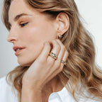 Anillo de plata bañada en oro amarillo con zirconia blanca