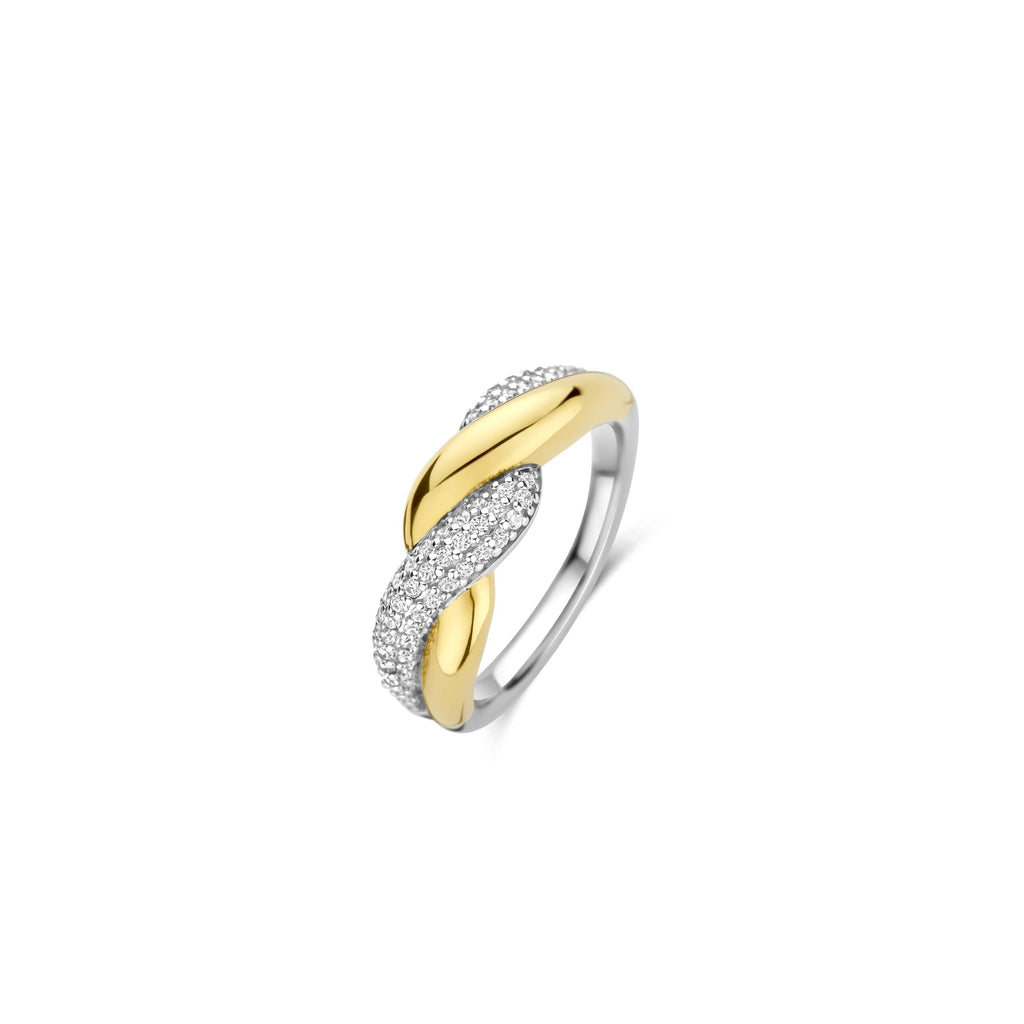 Anillo entrelazado de plata bañada en oro amarillo con zirconia blanca