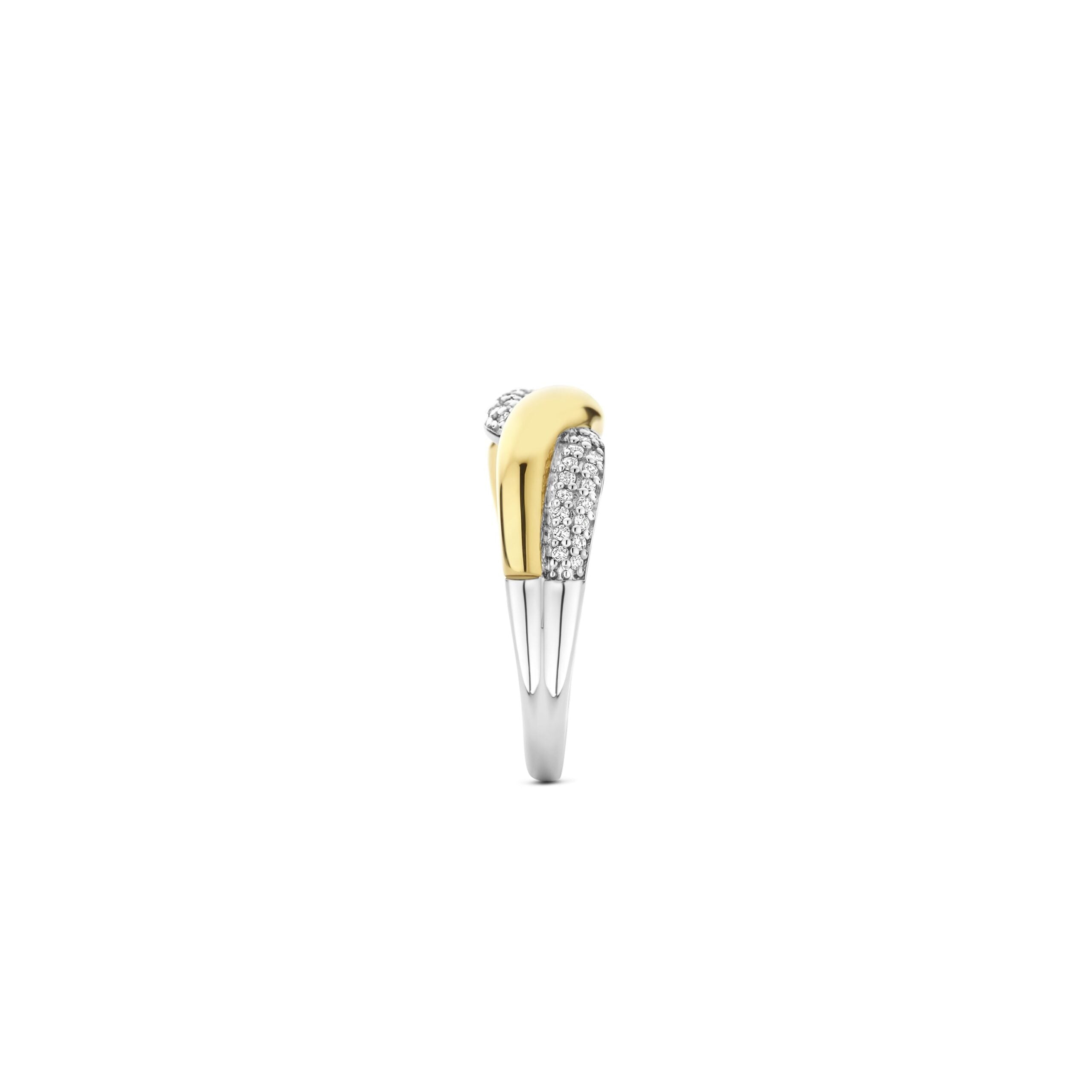 Anillo entrelazado de plata bañada en oro amarillo con zirconia blanca