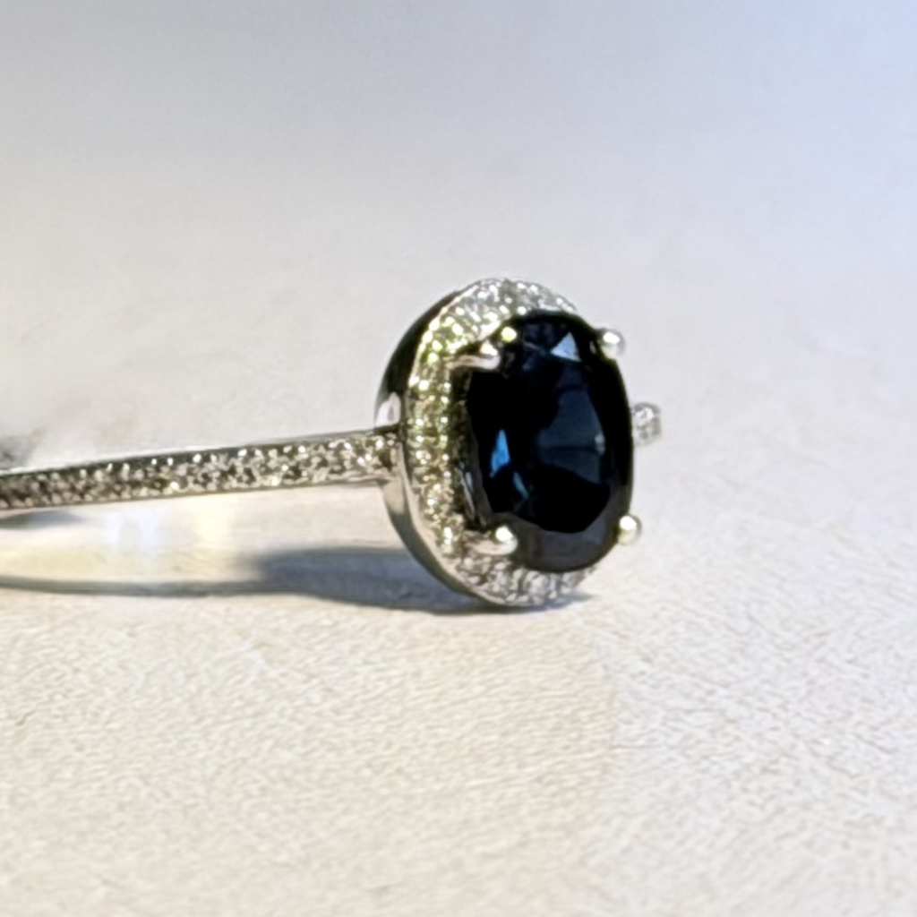 Anillo de 14K oro blanco safiro