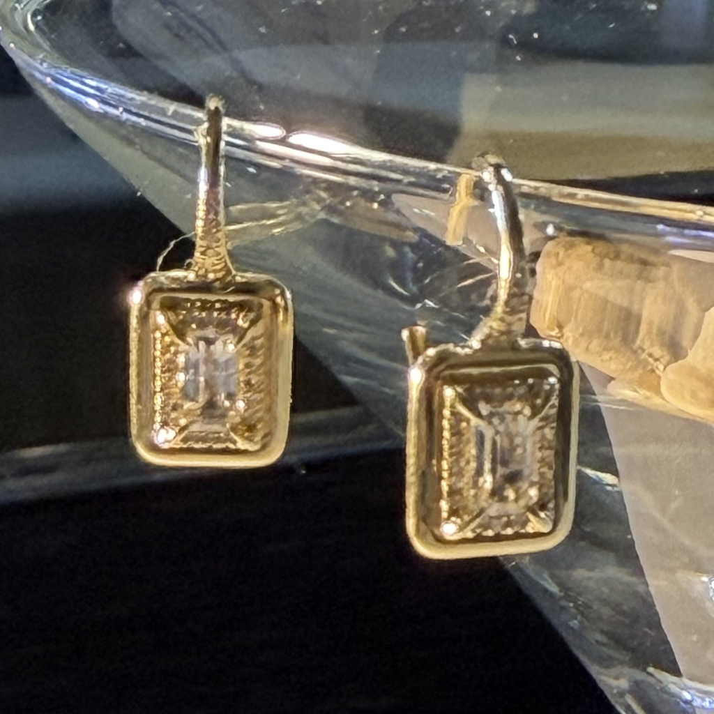 Aretes de 14K oro amarillo white topaz