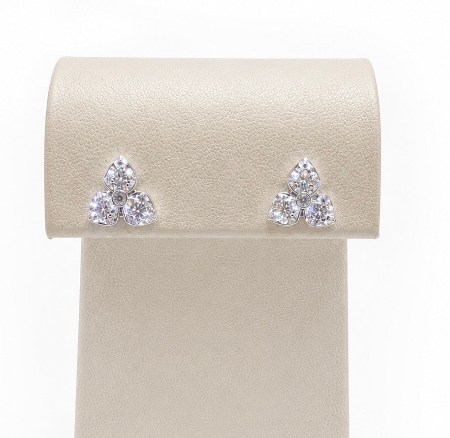 Aretes de 18K oro blanco flor triple brillantes