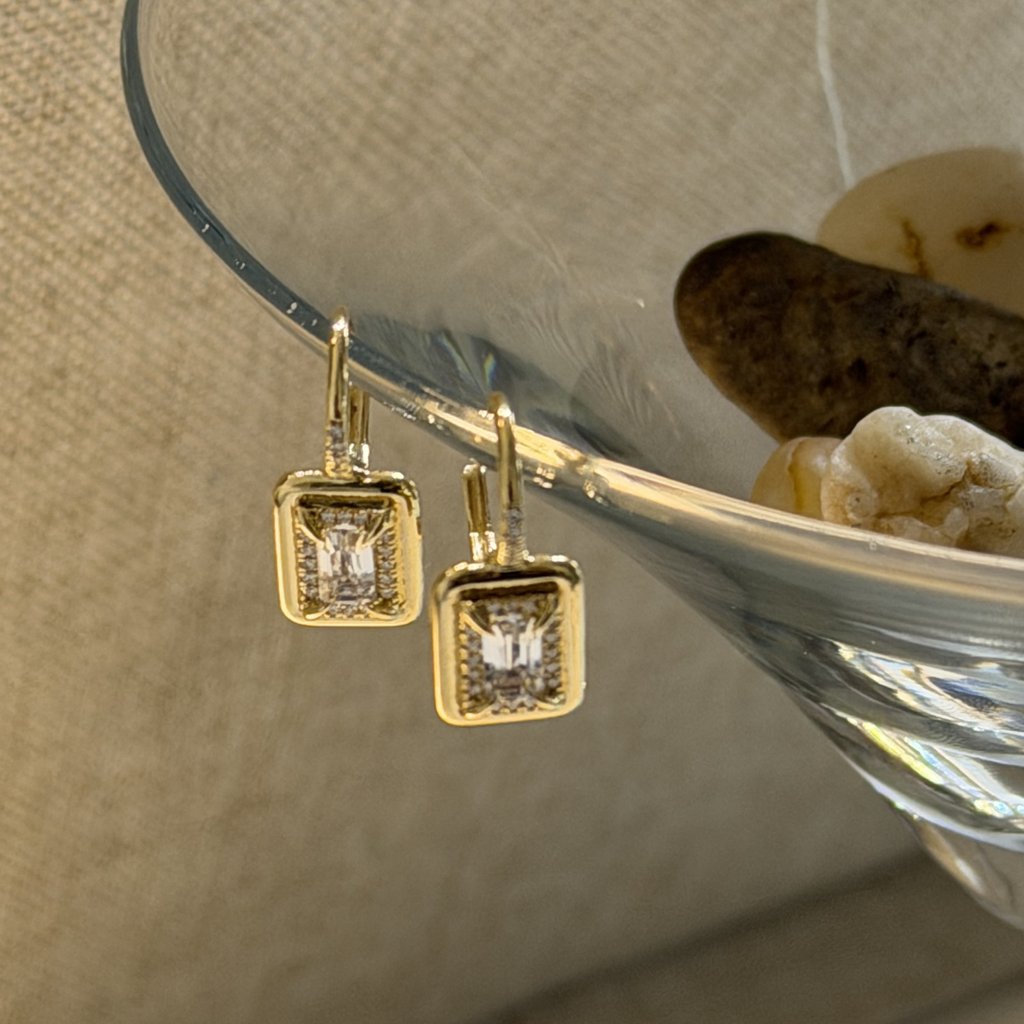 Aretes de 14K oro amarillo white topaz