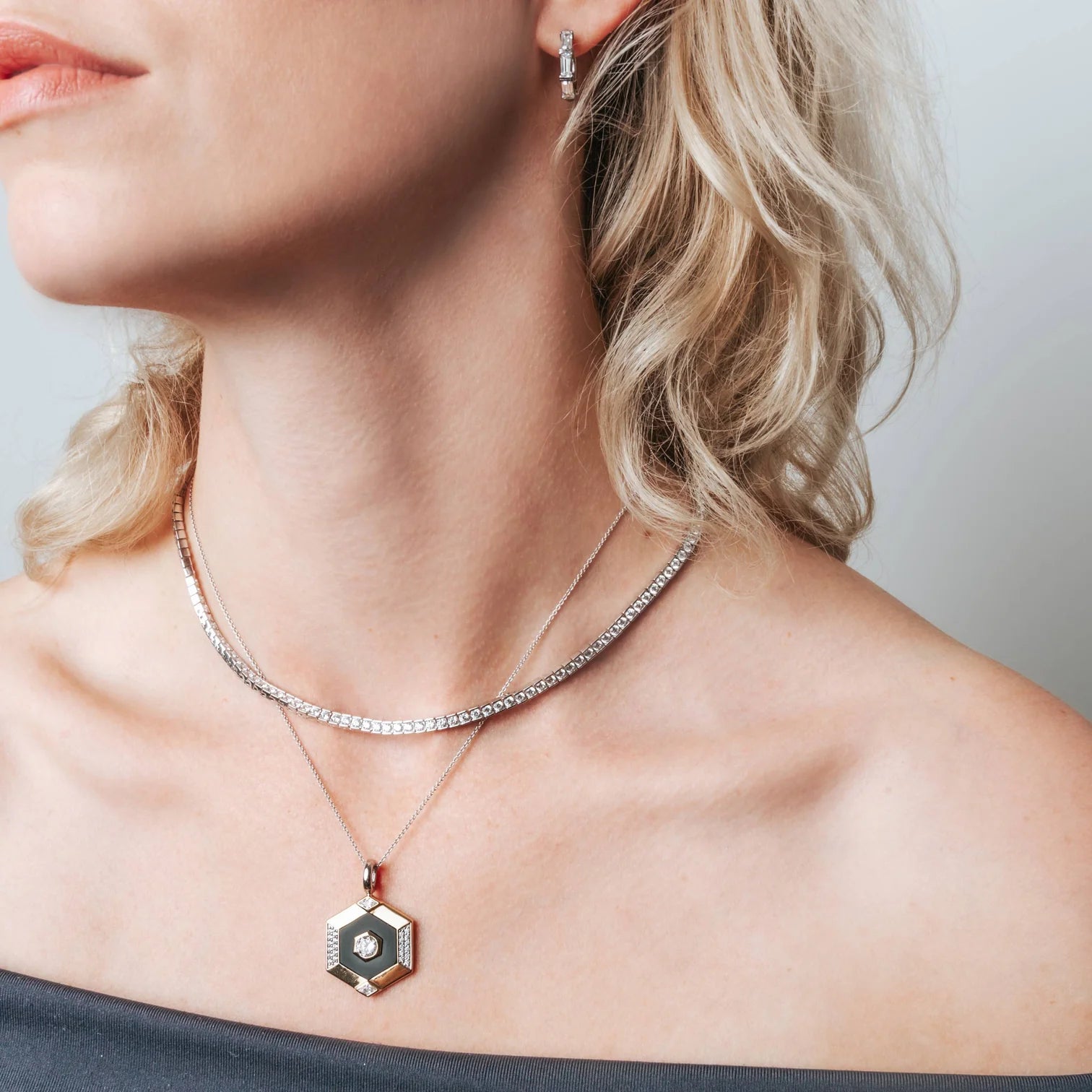 Collar de plata bañada en platino con zirconia blanca