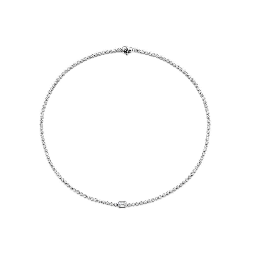 Collar de plata bañada en platino con zirconia blanca