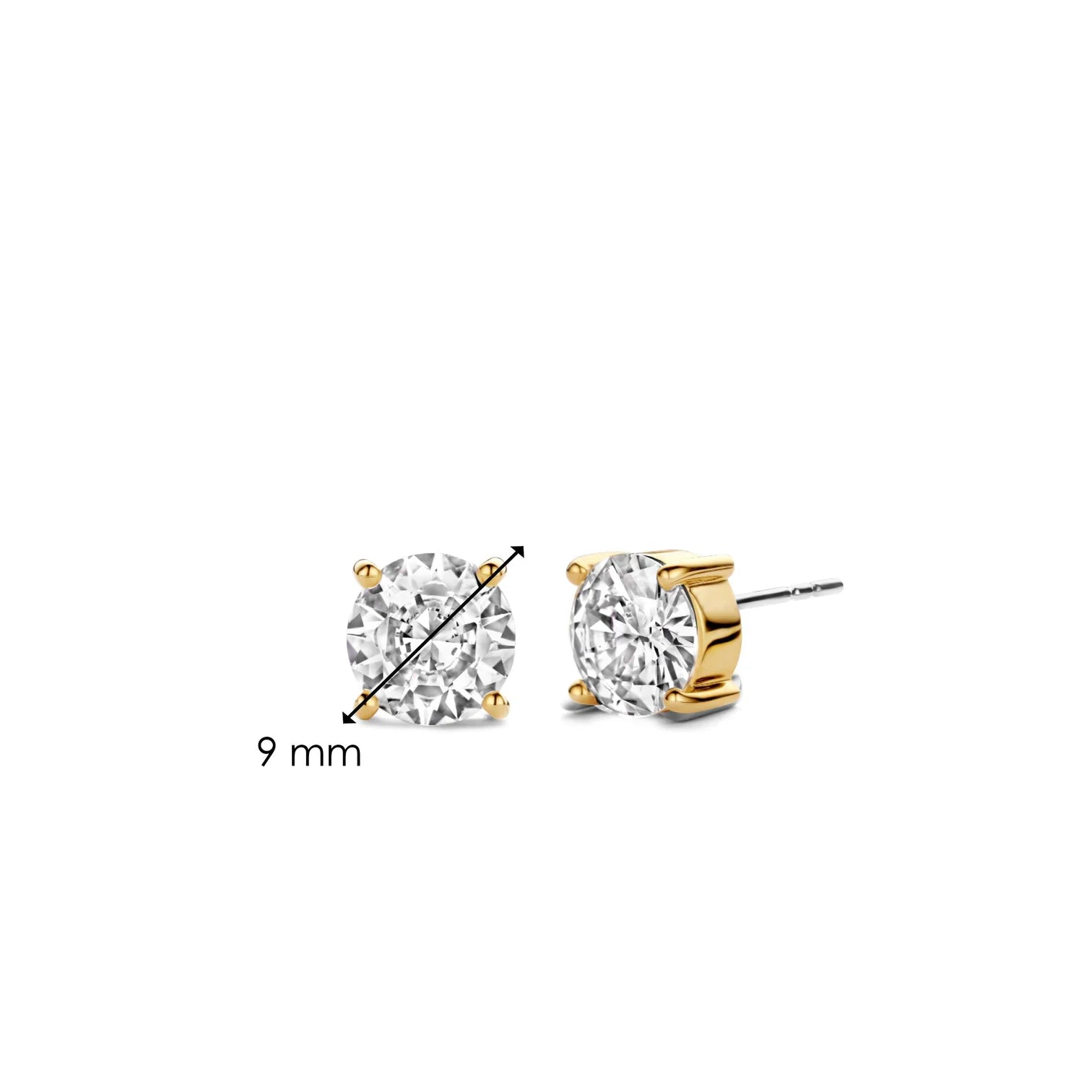 Aretes clásicos de plata dorada con zirconia blanca