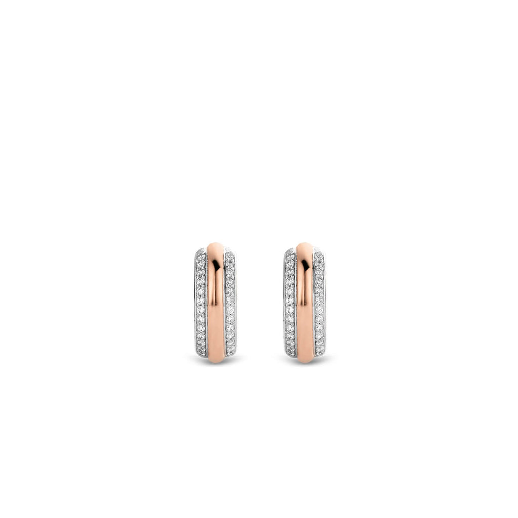 Aretes de aro de plata bañada en oro rosa con zirconia blanca