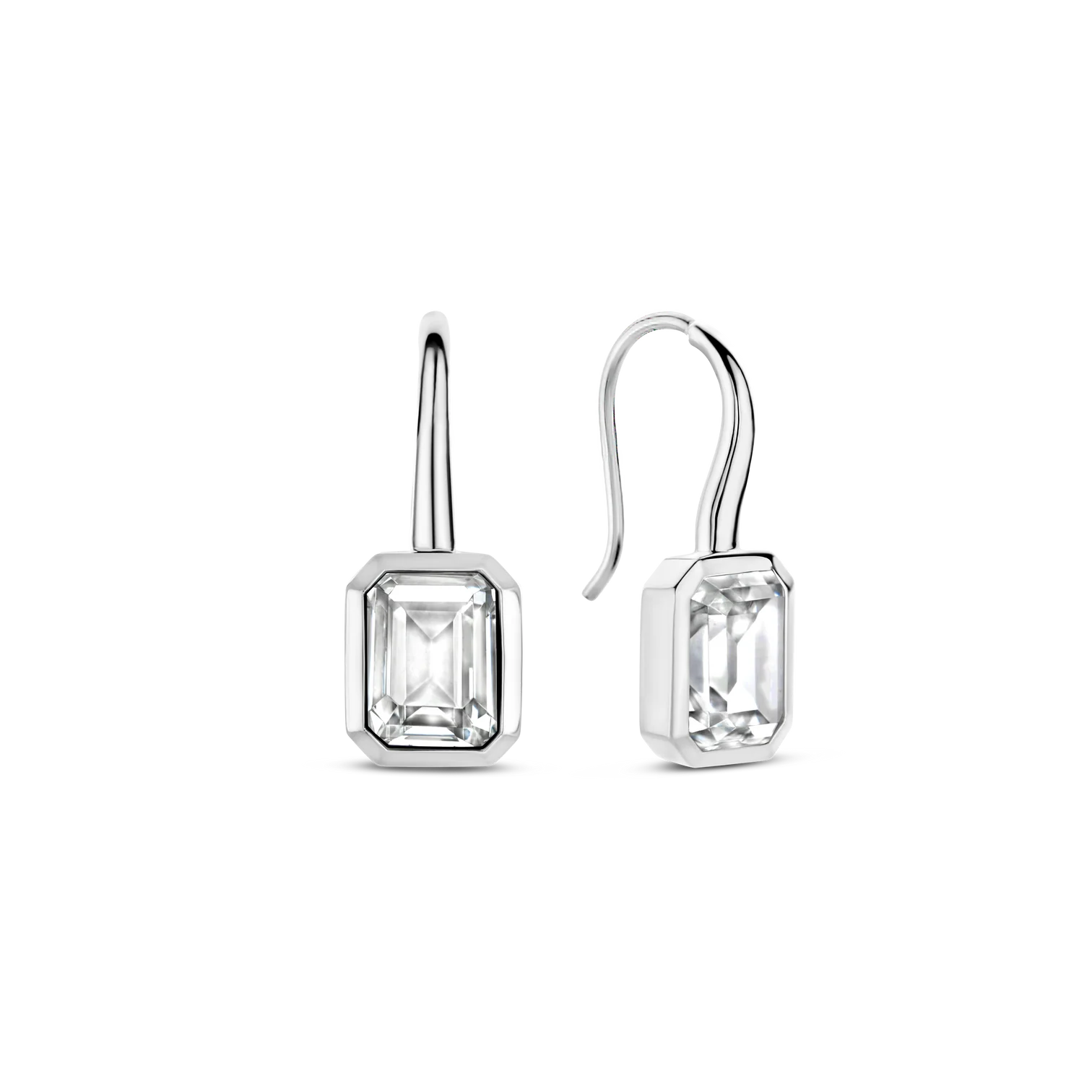 Aretes de plata con acabado platinado y zirconia blanca