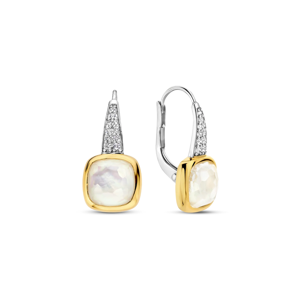 Aretes colgantes de plata dorada con nácar
