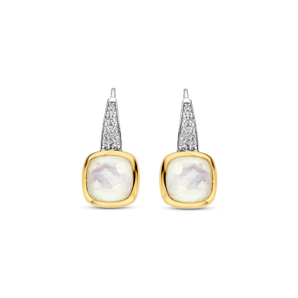 Aretes colgantes de plata dorada con nácar
