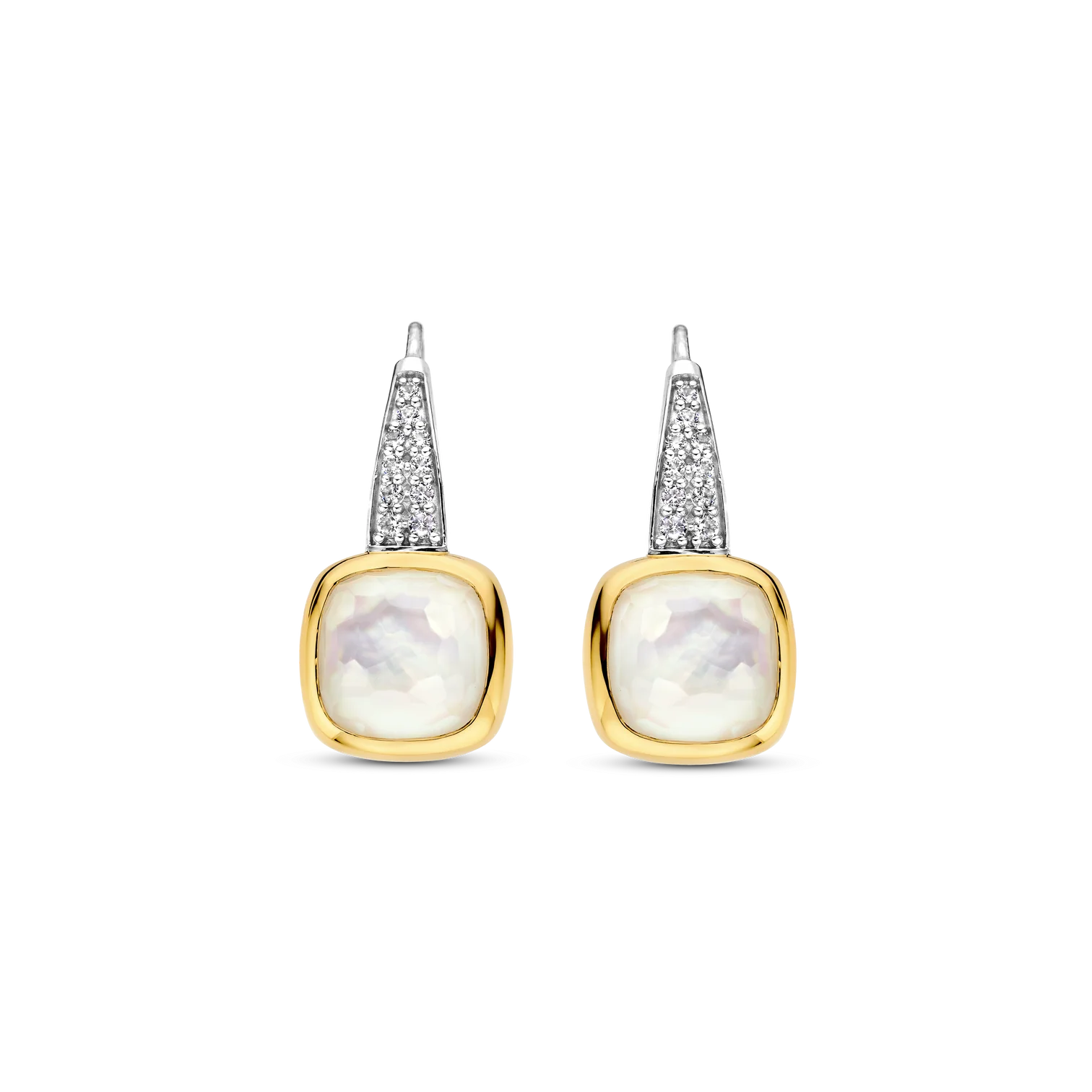 Aretes colgantes de plata dorada con nácar