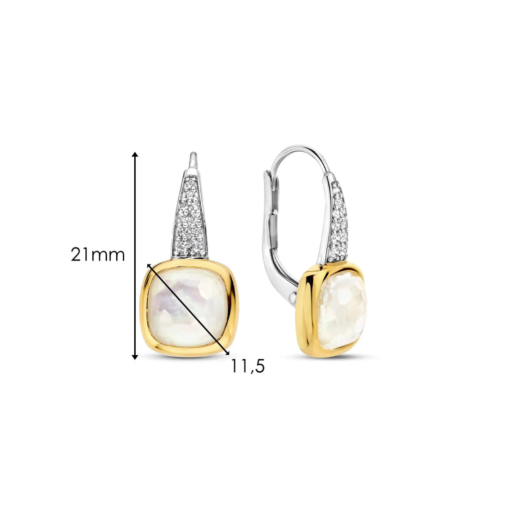 Aretes colgantes de plata dorada con nácar