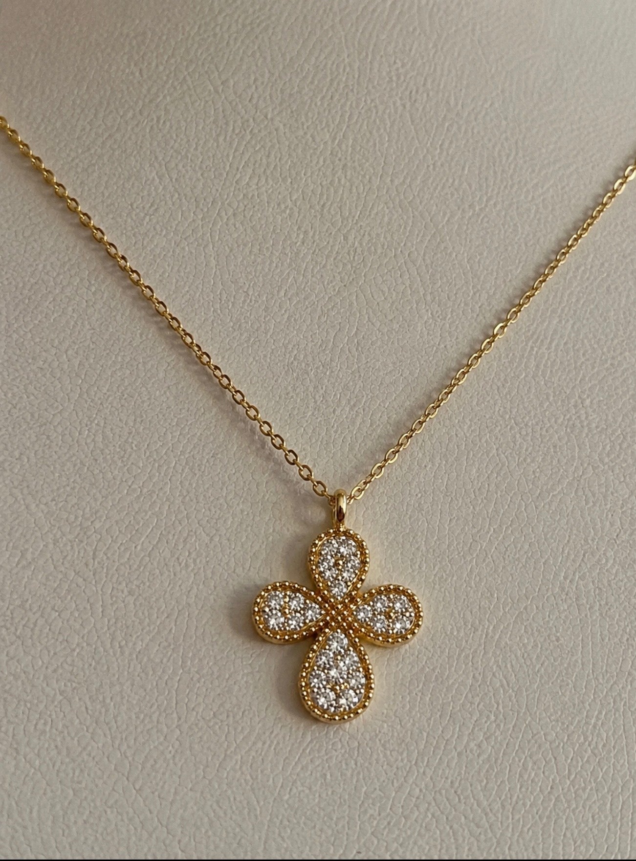 Gargantilla de 14K oro amarillo cruz
