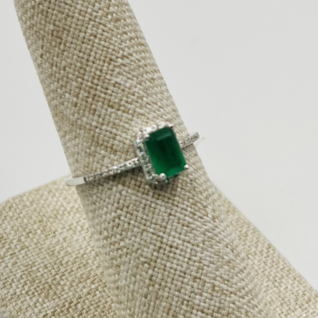 Anillo de 14K oro blanco esmeralda