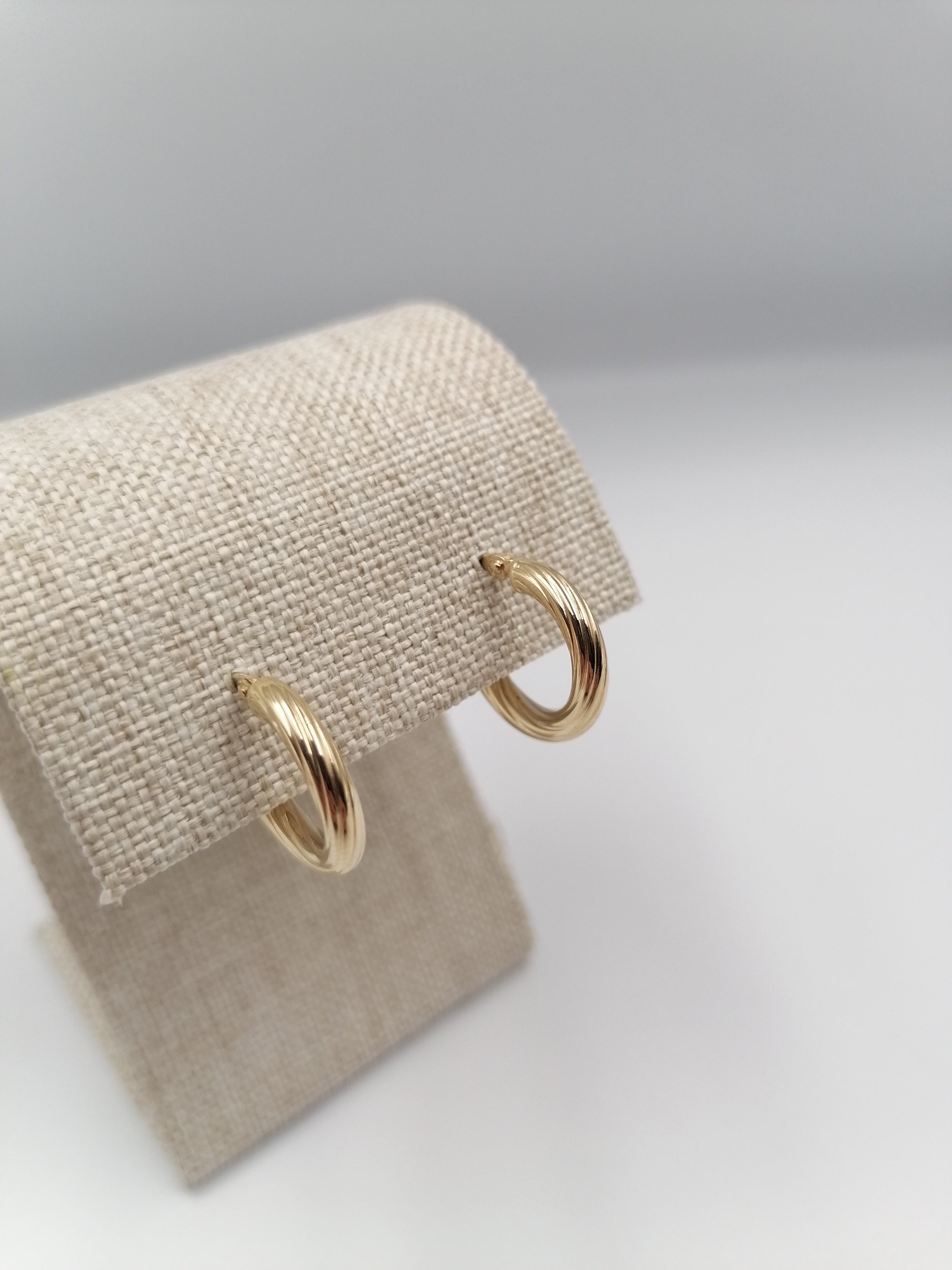 Arracadas de 14K oro amarillo twisted tube