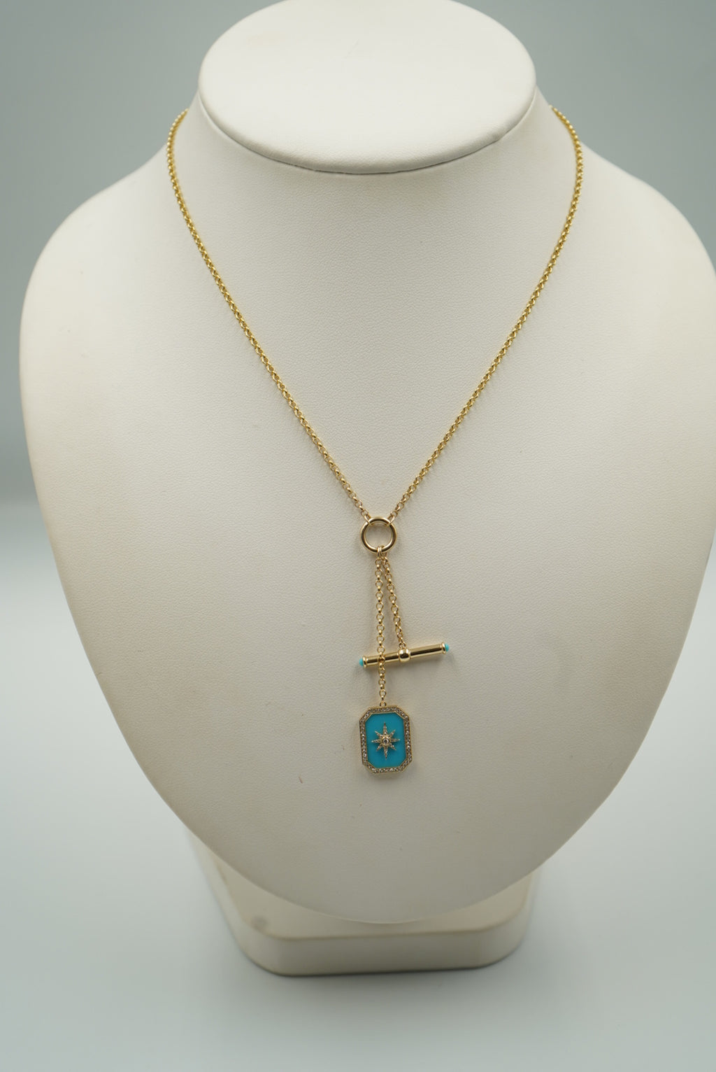 Gargantilla de 14K oro amarillo con charm turquesa